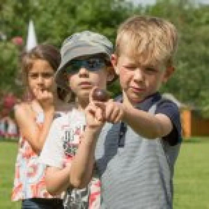 Mad Hatter's Fete 01