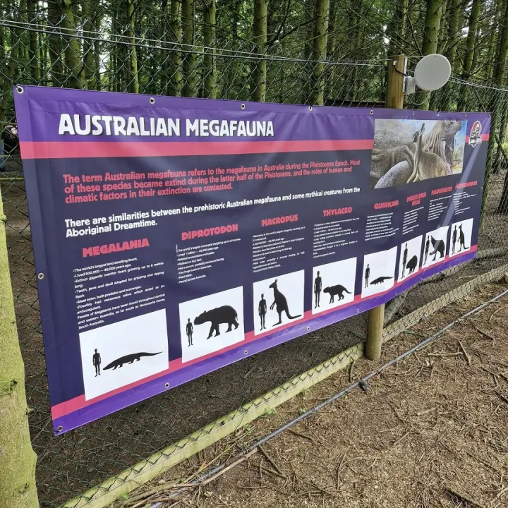 Pvc Vinyl Banner With Eyelets and Hemming