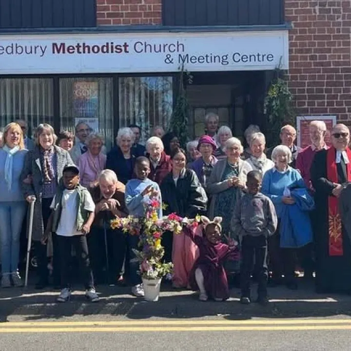 Lmc (With Members Outside)