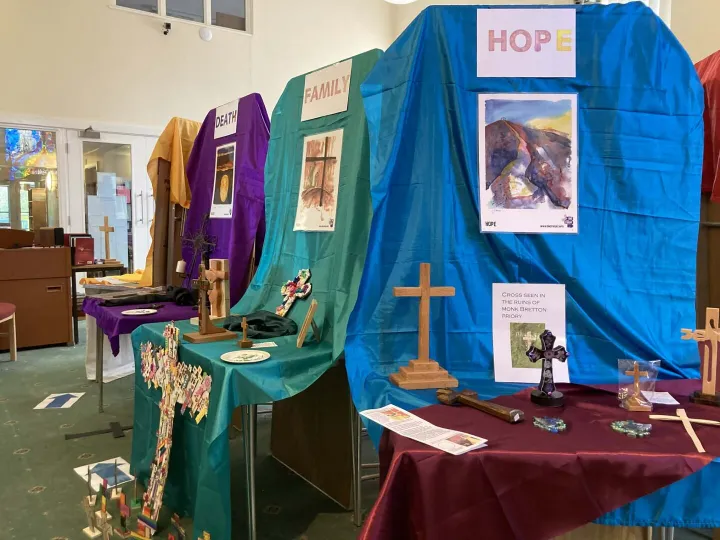 Exhibition of Crosses (4)