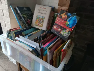 Items for sale
– Children's books n/r