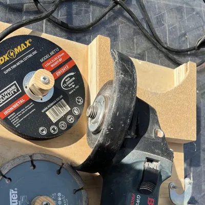 Items for sale
– Bosch GWS 600 Angle Grinder £20