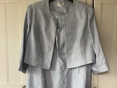 Items for sale
– Ladies special occasion dress and jacket 50