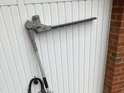 Items for sale
– Heavy duty hedge trimmer £40