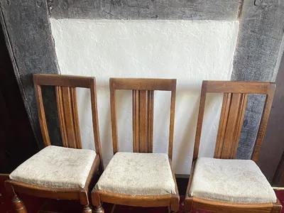 Items for sale
– Oak Dining Chairs early 20th Century 220
