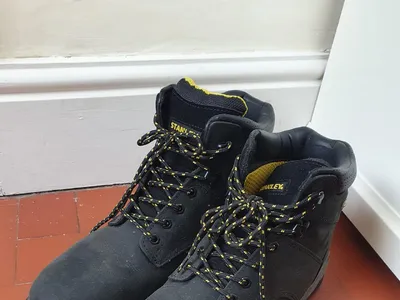 Items for sale
– Steel toe cap boots size 11 £15