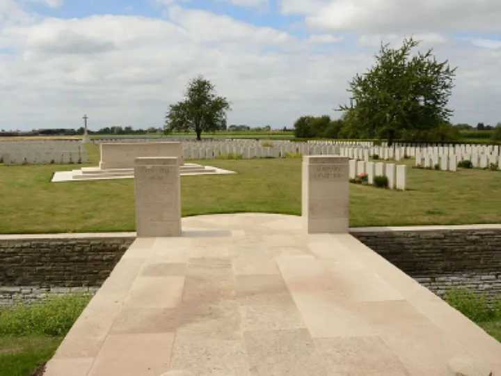 Pont-Du-Hem Military Cemeter, La Gorgue