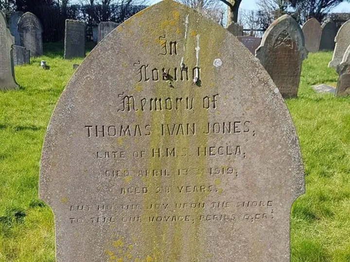 Thomas Ivan Jones' Grave