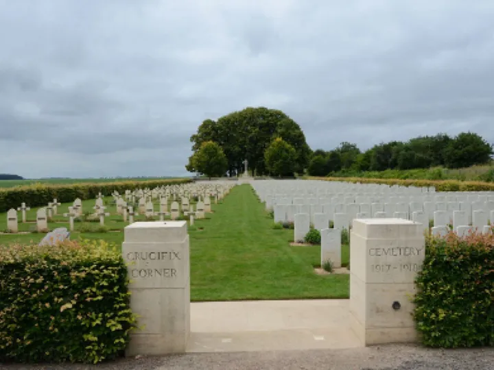 Crucifix Corner Cemetery, Villers-Bretonneux