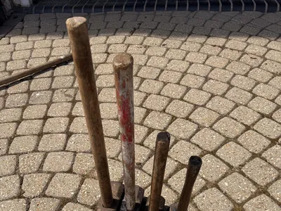 Items for sale
– Set of 4 heavy lump hammers 10