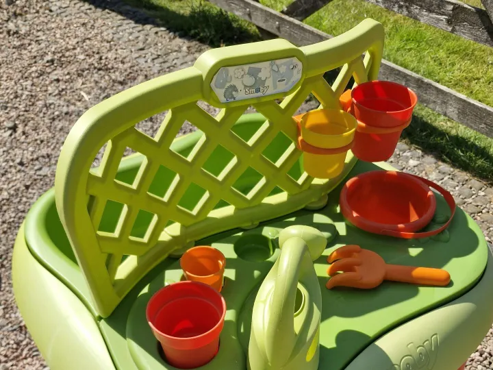 Items for sale
– Smoby kids planting table 15