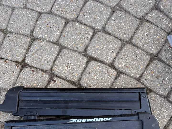 Items for sale
– Thule ski holders £20