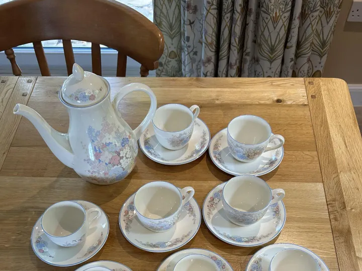 Items for sale
– Poole pottery Coffee and tea set ( Fleur) £25