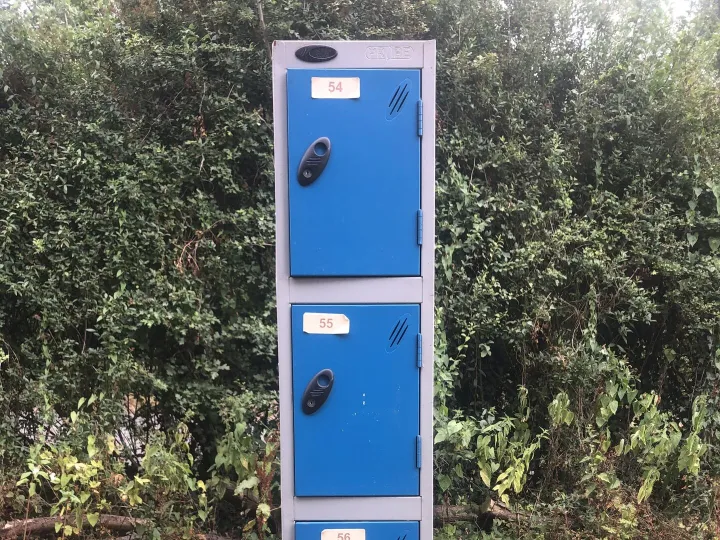 Items for sale
– Metal Locker/Cabinet 20