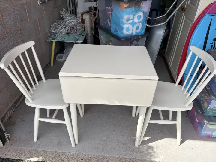 Items for sale &ndash; Kitchen table and 2 chairs Free