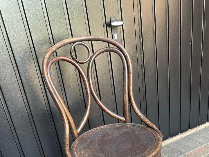 Items for sale
– Bentwood chair £15