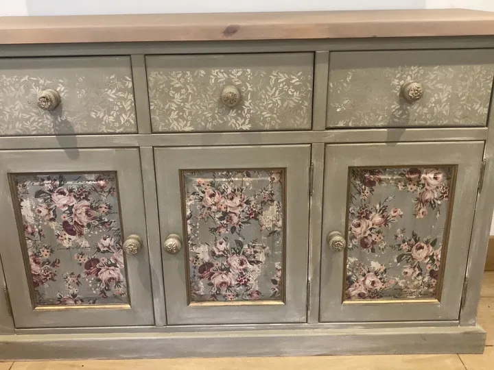 Items for sale
– Solid pine sideboard £100