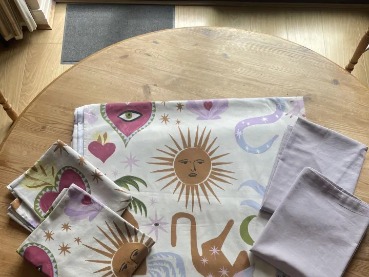 Items for sale
– King sized bedding set 12