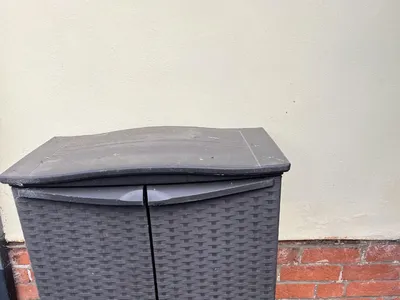 Items for sale
– Outdoor cupboard with 3 shelves £25