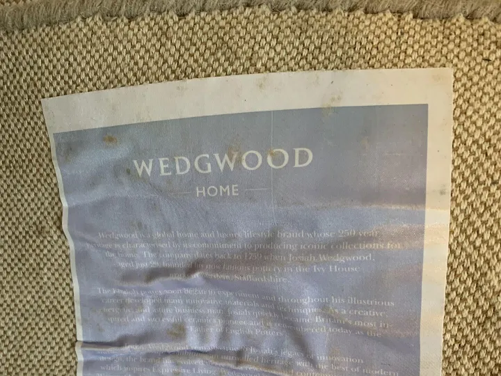 Items for sale
– Wool/viscose rug £25