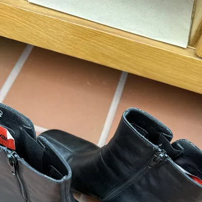 Items for sale
– Ladies Reiker boots £10