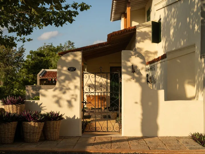 The entrance to the villa at Peacock Hill Sigiriya with planted baskets along the wall