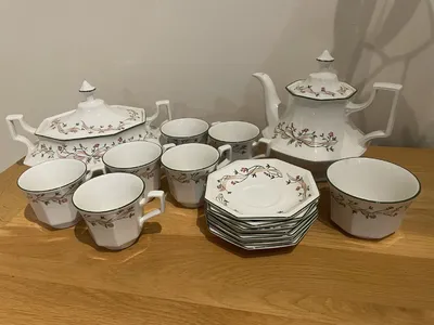 Items for sale
– Eternal beau crockery 18