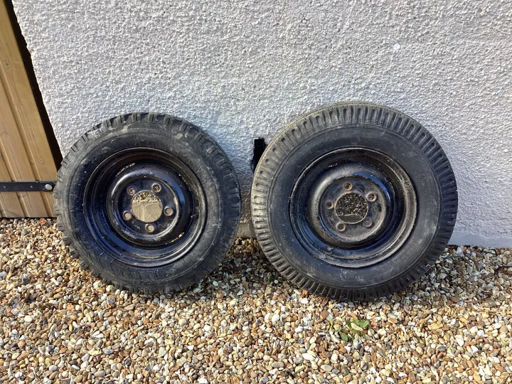 Items for sale
– Land rover wheels and tyres 20
