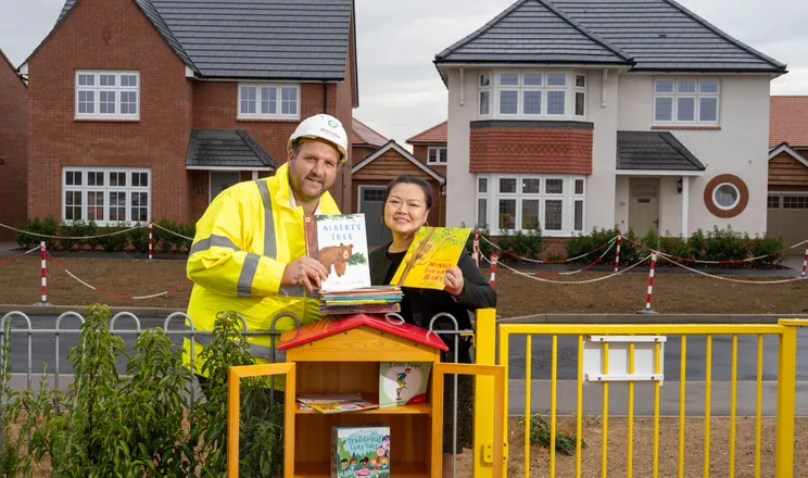 A New Pop-Up Library Has Been Installed At The Mal