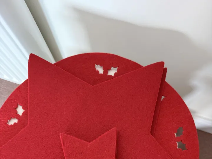 Items for sale
– Red felt table decorations £5