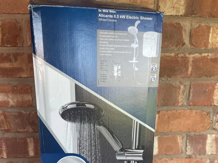 Items for sale
– New electric shower £30