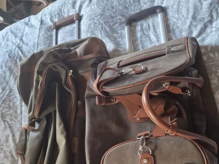 Items for sale &ndash; 2 matched large suitcases &pound;10