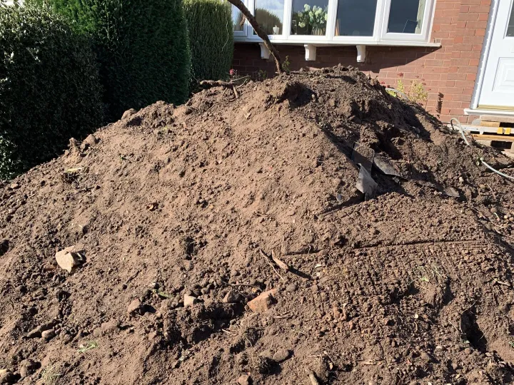 Items free to a good home! – Top soil n/r