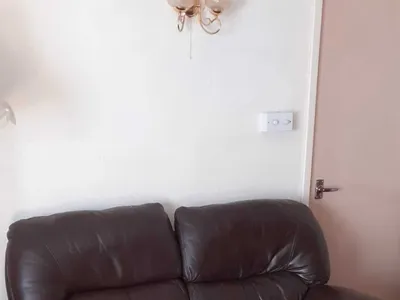 Items free to a good home! – Sofa n/r