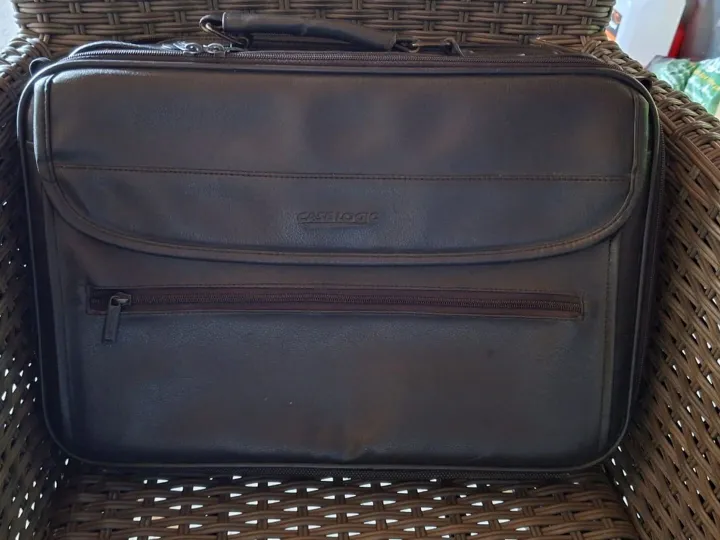 Items for sale &ndash; Black leather multi compartment lap top bag 8.00