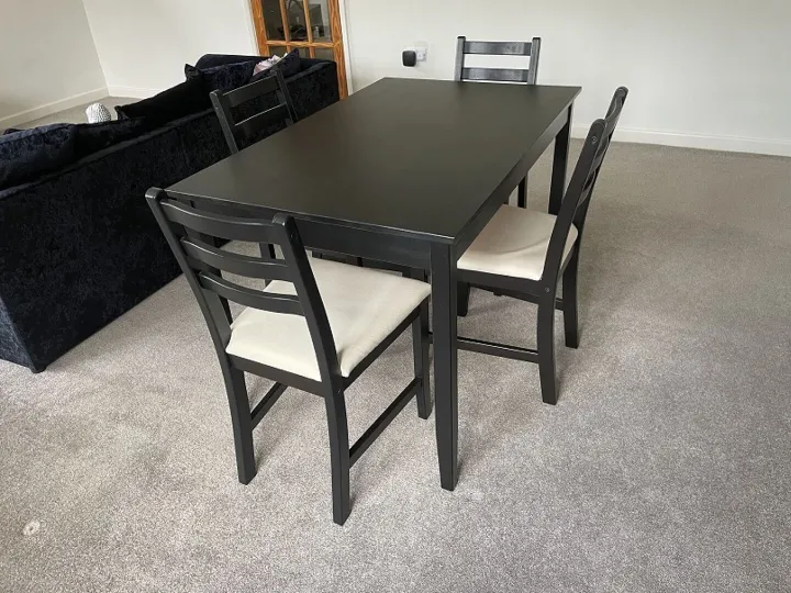 Items for sale
– Table & 4 Chairs 50.00