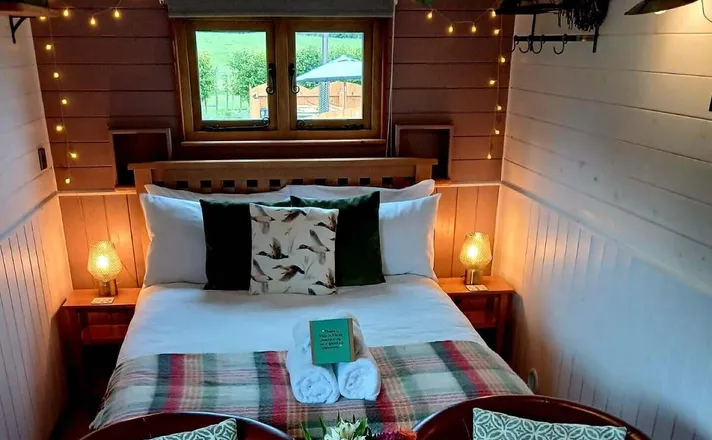 Adderley Glamp