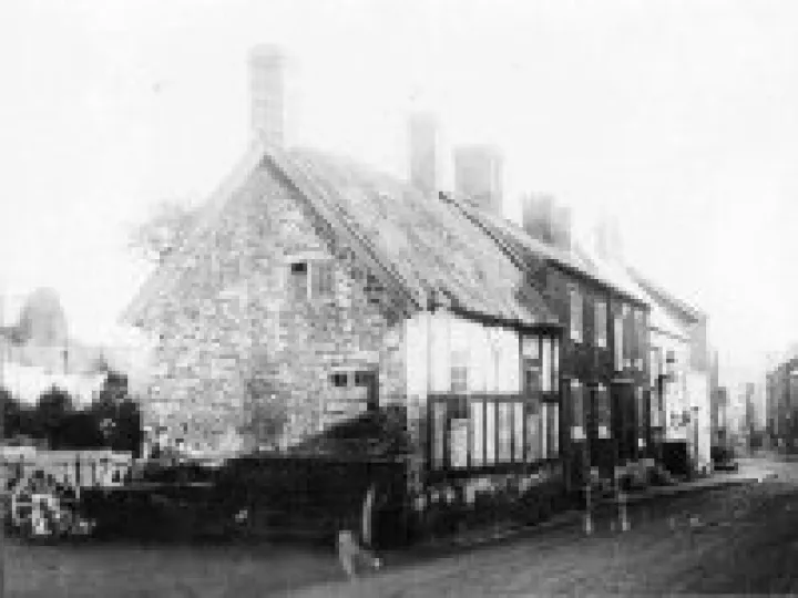 Upper High St