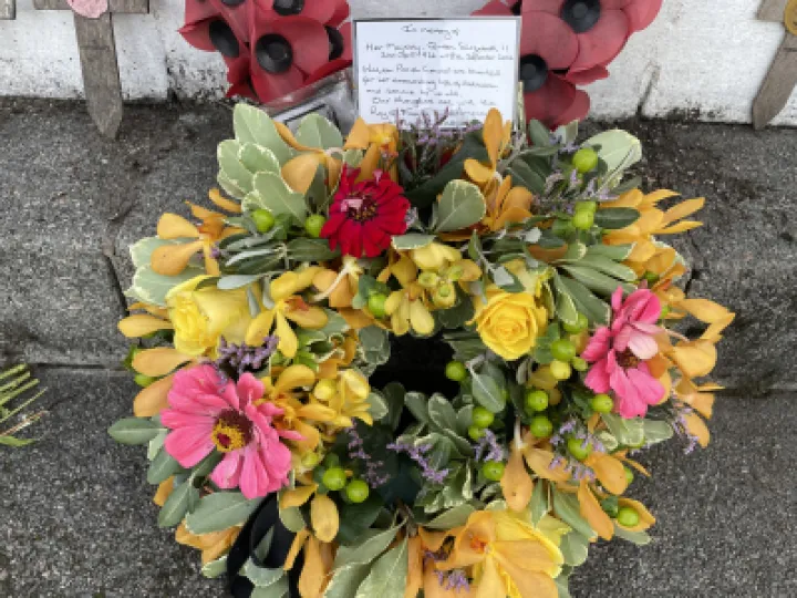 Quern floral tribute