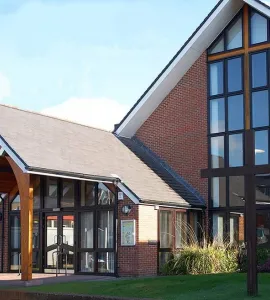 Broadstone Methodist Church   Exterior