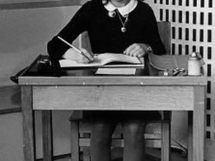 annefrankdeskphoto