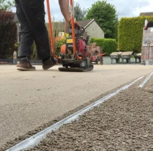 Surfacing driveway