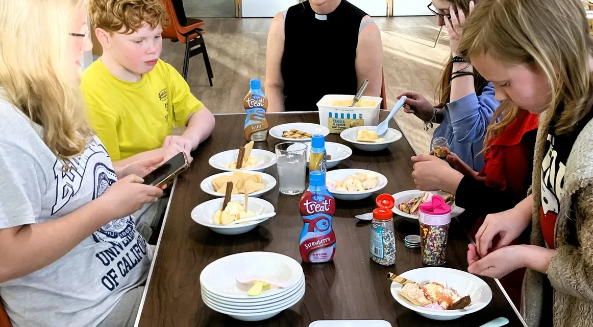 2025 04 – Icecream With Rev Rachel Bending