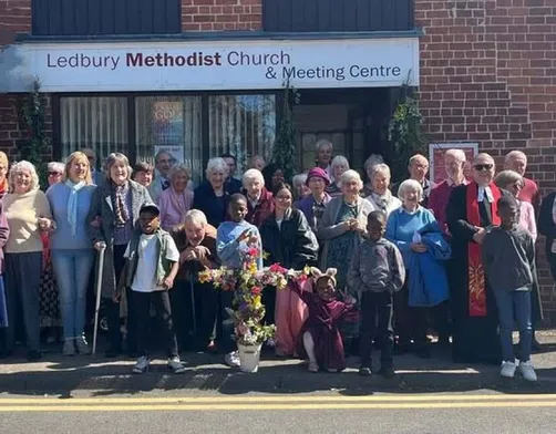 Lmc (With Members Outside)