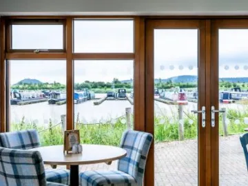 Tattenhall-Boathouse-Caf&Atilde;&copy;-Bar
