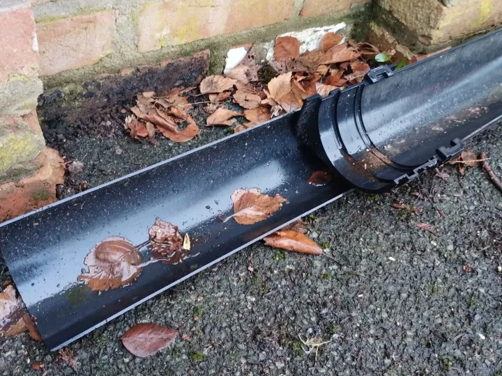 Items free to a good home! &ndash; Guttering n/r
