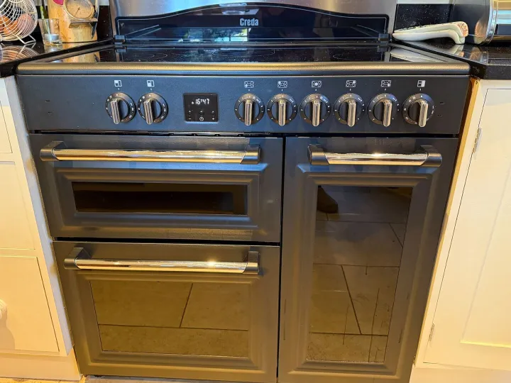 Items for sale
– Range Cooker – Creda 90 cm ceramic 3 cavity oven. 275