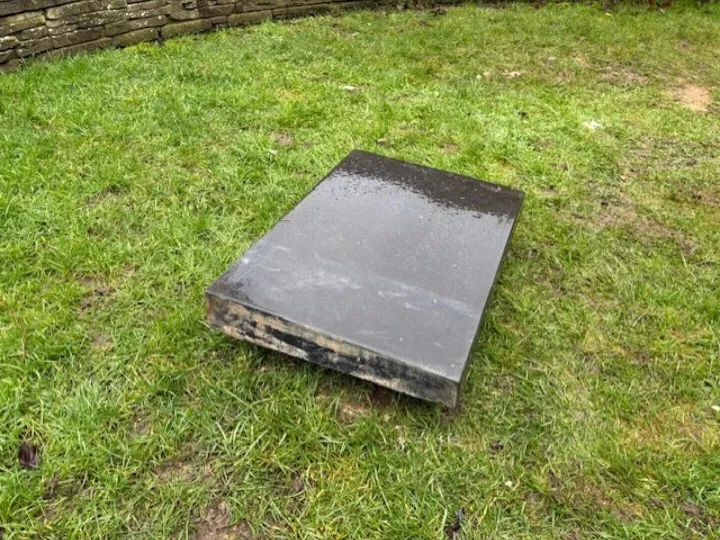 Items for sale
– Eurodec once weathered coping stones 600mm x 400mm – Slate £95
