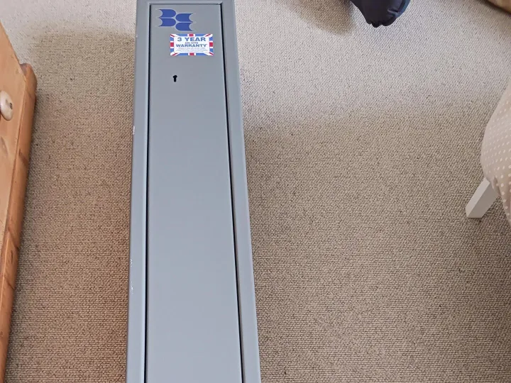 Items for sale
– Gunsafe/cabinet. Sentinel. £80