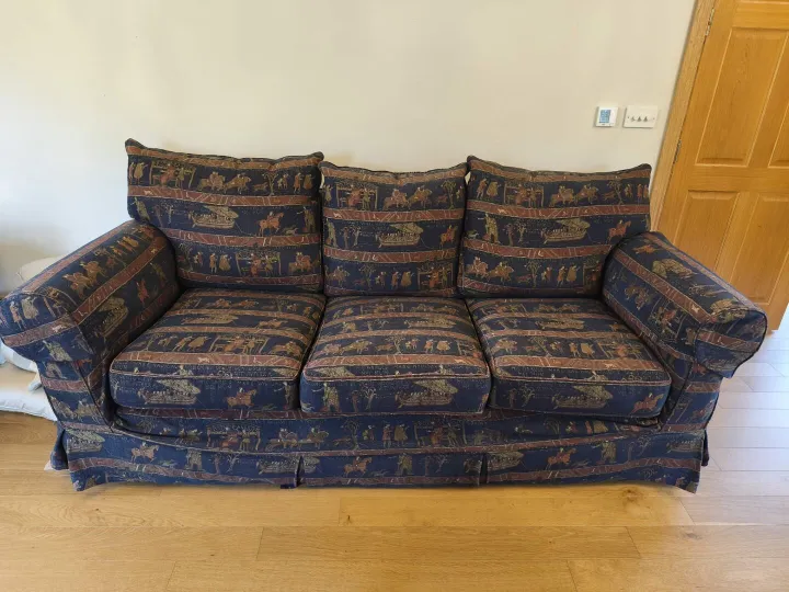 Items free to a good home! &ndash; There Seater Sofa Multi York n/r